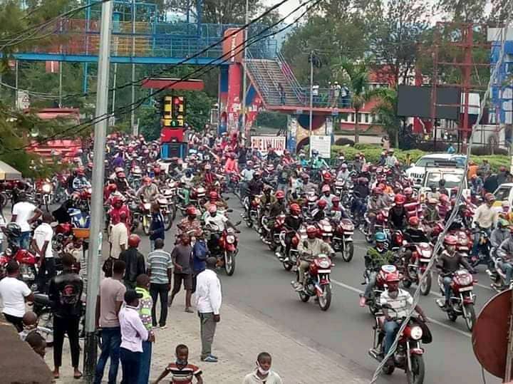 Les motards dans la ville de Goma