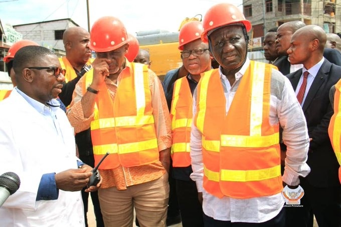 Premier Ministre ilunkamba lors de la visite des sauts des moutons