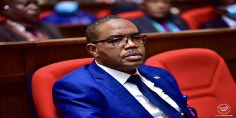 Le nouveau ministre de l’Intérieur, Sécurité et Affaires coutumières, Peter Kazadi a, dans un un message officiel datant du dimanche 09 avril, pris acte de l’arrêt de la Cour constitutionnelle du 22 mars dernier, réhabilitant le gouverneur de la province du Sud-Kivu, Theo Ngwabidje Kasi et son gouvernement.