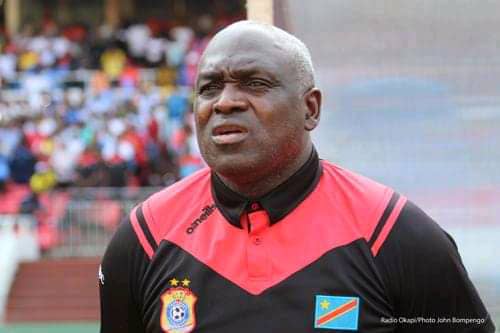 Sengi Biembe Selectioneur de Leopards A foot