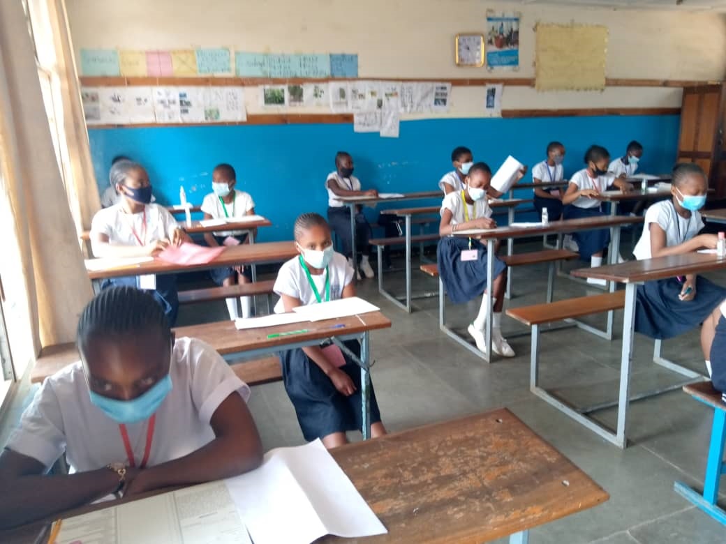 Vue des élèves finalistes de l'école primaire présentant le Tenafep au centre du complexe scolaire Anuarite à Lubumbashi_Photo radiookapi