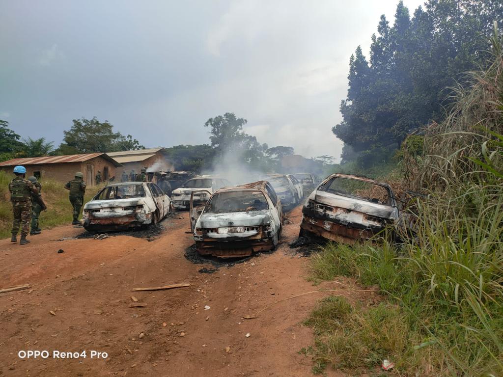 voiture en feu _photo des droits tiers